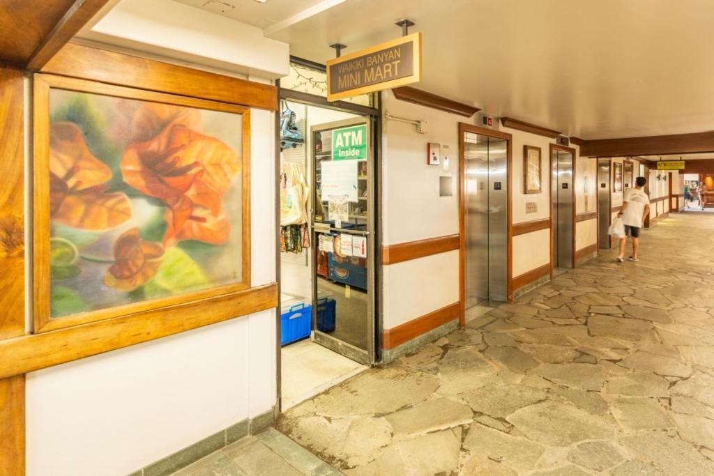 Waikiki Banyan W-Ocean Views With Free Parking! Apartment Honolulu Exterior photo